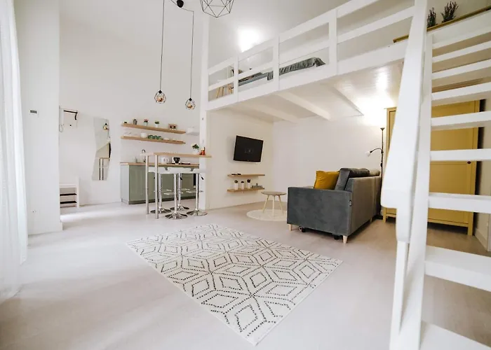 Comfy 4u At New York Cafe Διαμέρισμα